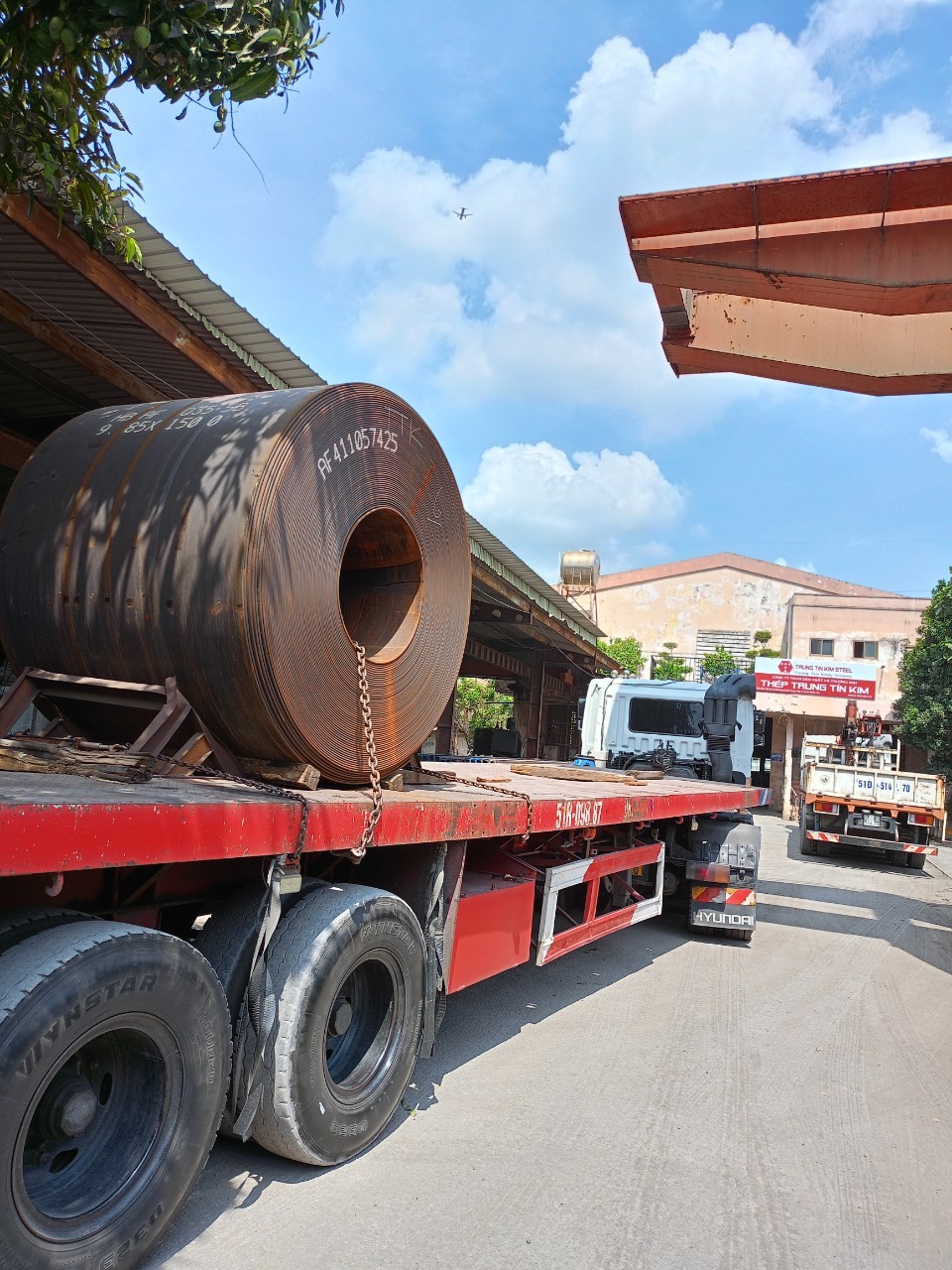 Thép HRC đang nhập kho Thép Trung Tín Kim